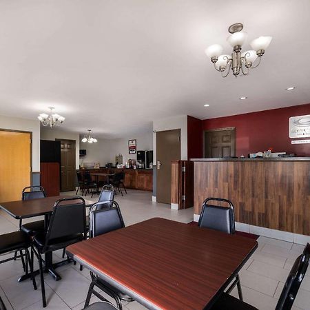 Econo Lodge Inn & Suites Кенъндейгуа Екстериор снимка