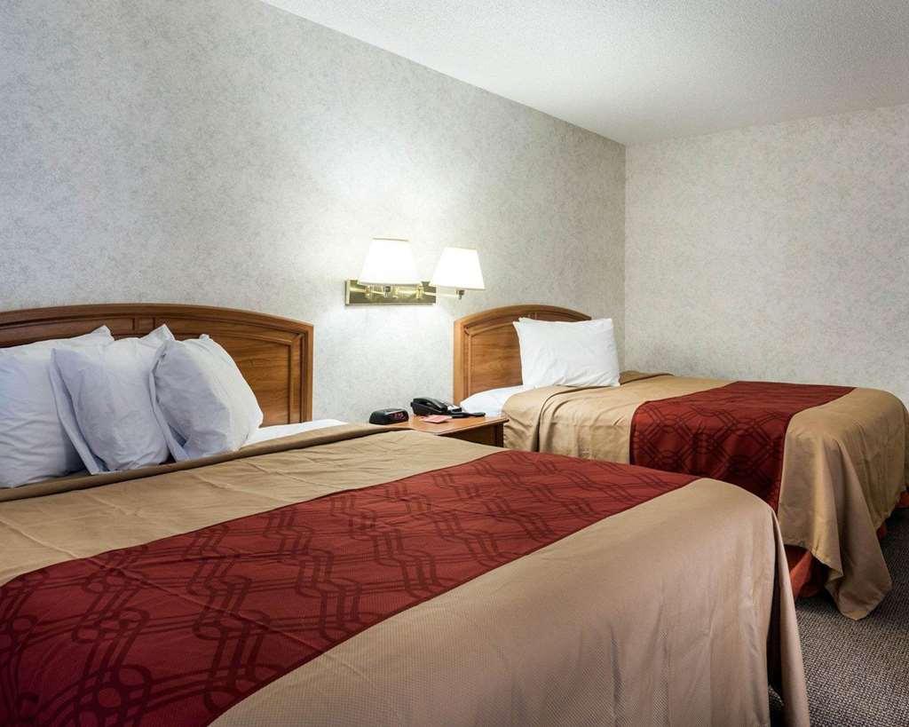 Econo Lodge Inn & Suites Кенъндейгуа Стая снимка
