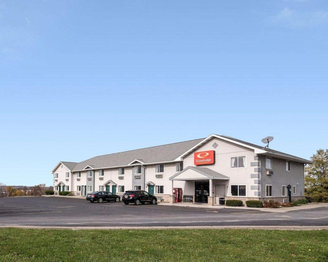 Econo Lodge Inn & Suites Кенъндейгуа Екстериор снимка