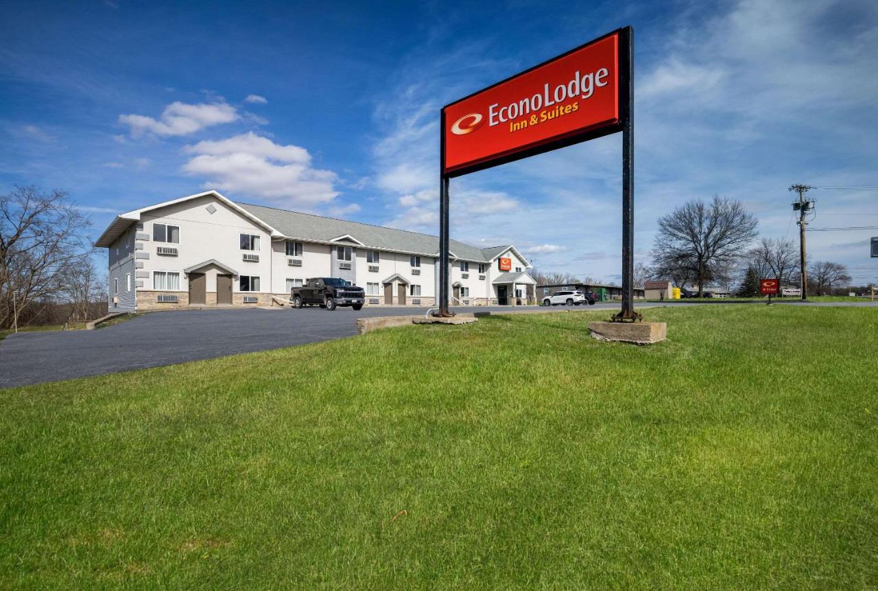 Econo Lodge Inn & Suites Кенъндейгуа Екстериор снимка