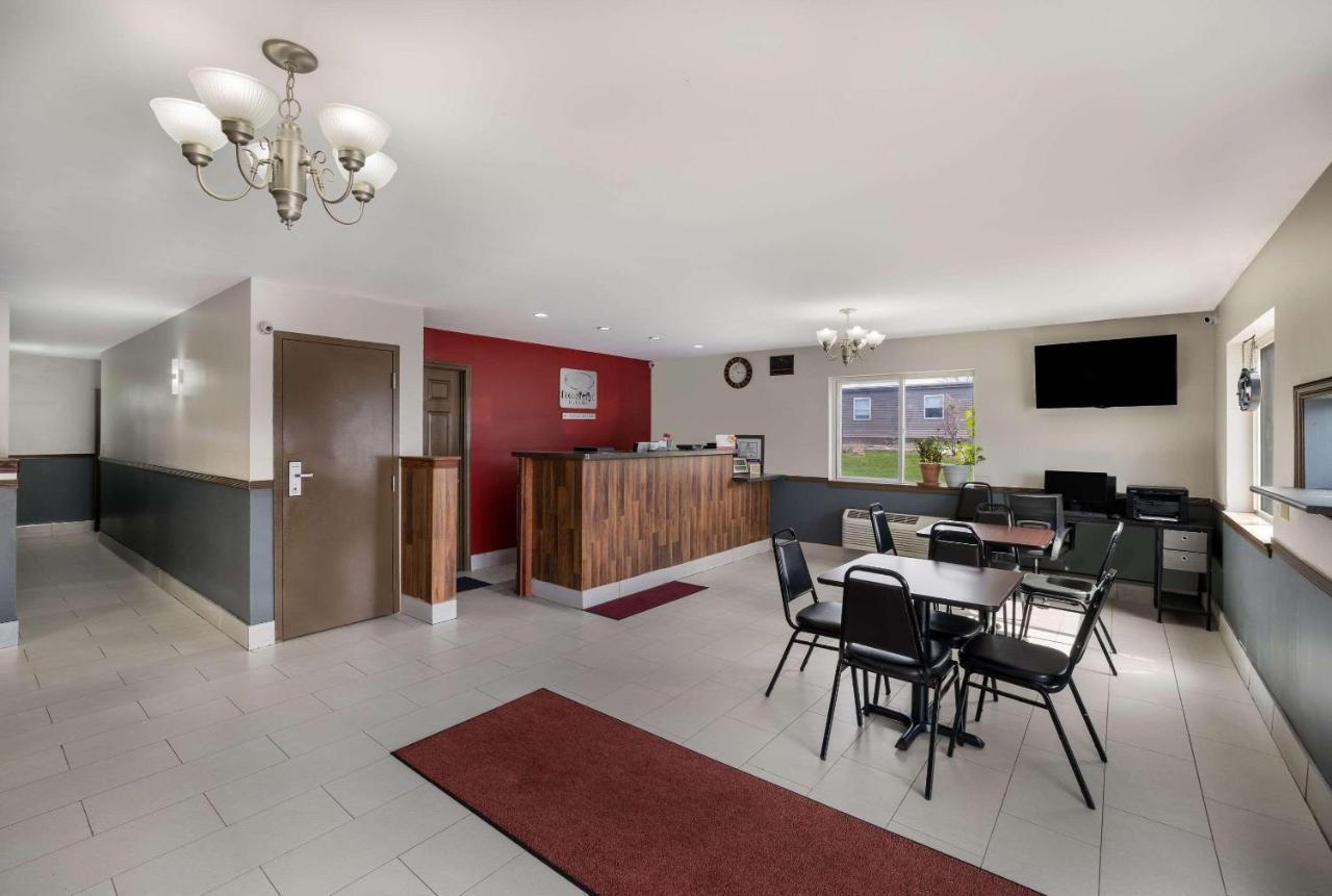 Econo Lodge Inn & Suites Кенъндейгуа Екстериор снимка