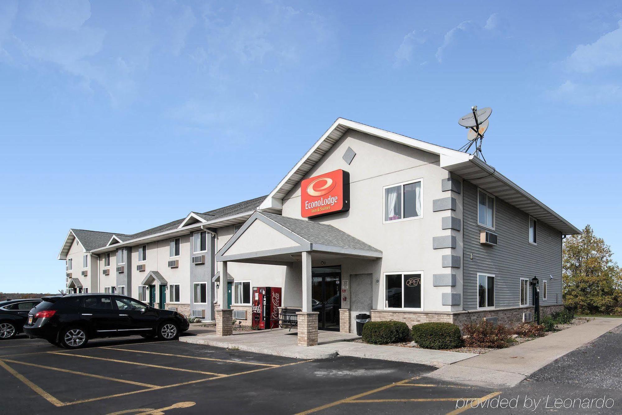 Econo Lodge Inn & Suites Кенъндейгуа Екстериор снимка